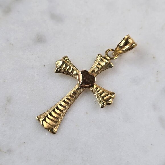 Womens Vintage Estate 14K Yellow Gold Religious Cross Pendant 0.8g E3410